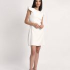 robe-blanche-molly-bracken-p1169bp-encolure-dos-volantee-courte-ajustée