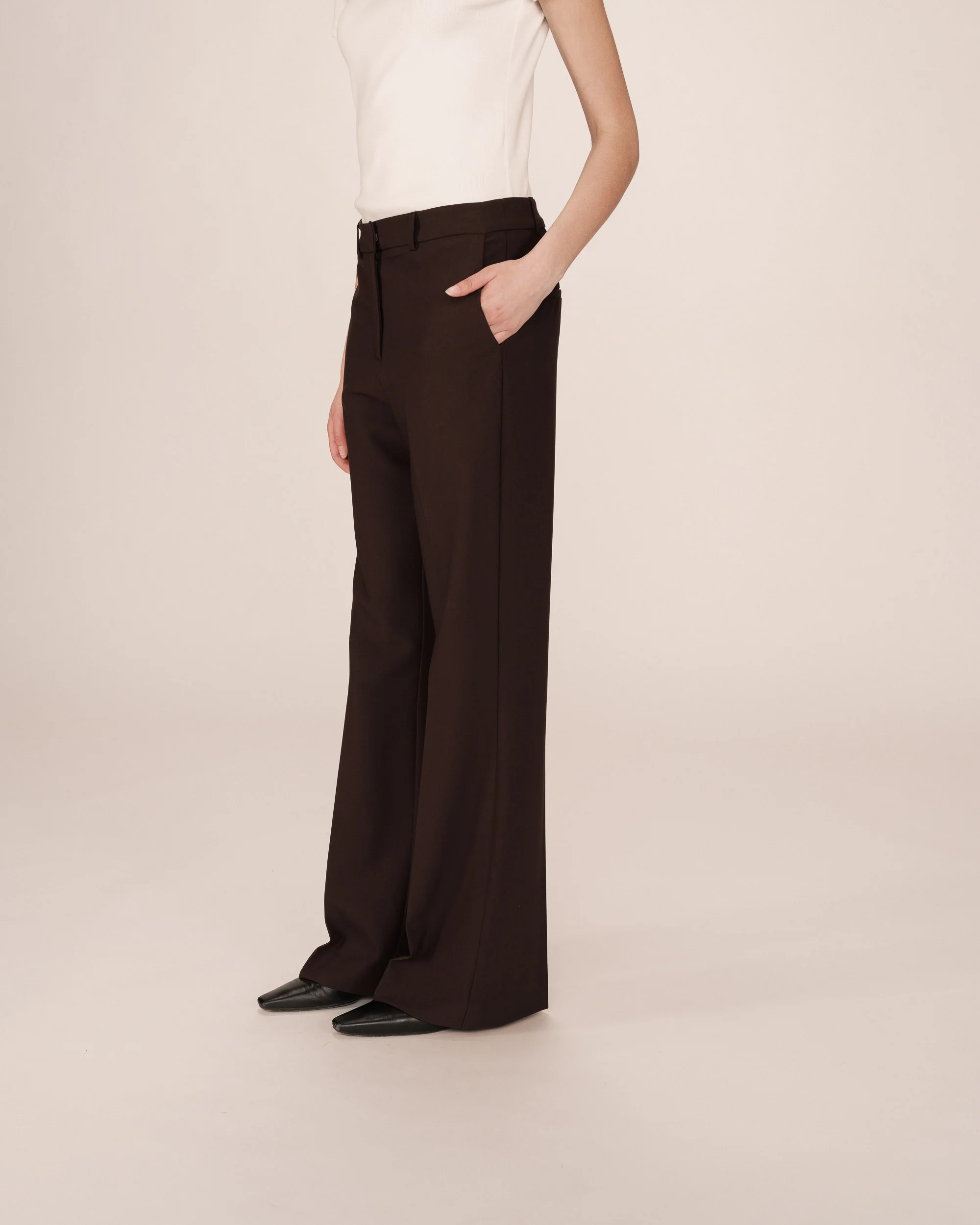 FW2513019-CHOCOLAT___P4_30519d2d-4720-469f-bbbc-249c201d96b3 PANTALON CHOCOLAT SINGER Pantalon de tailleur flare