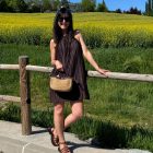 Robe courte plissée à encolure américaine chocolat Wilona grace et mila