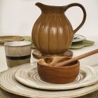 Pichet fermier marron seventies L19,7 P15,3 H18,5cm Réf. : 018911