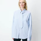 Chemise rayée oversize à cravate amovible ciel Athena Chemise ample rayée avec cravate grace et mila