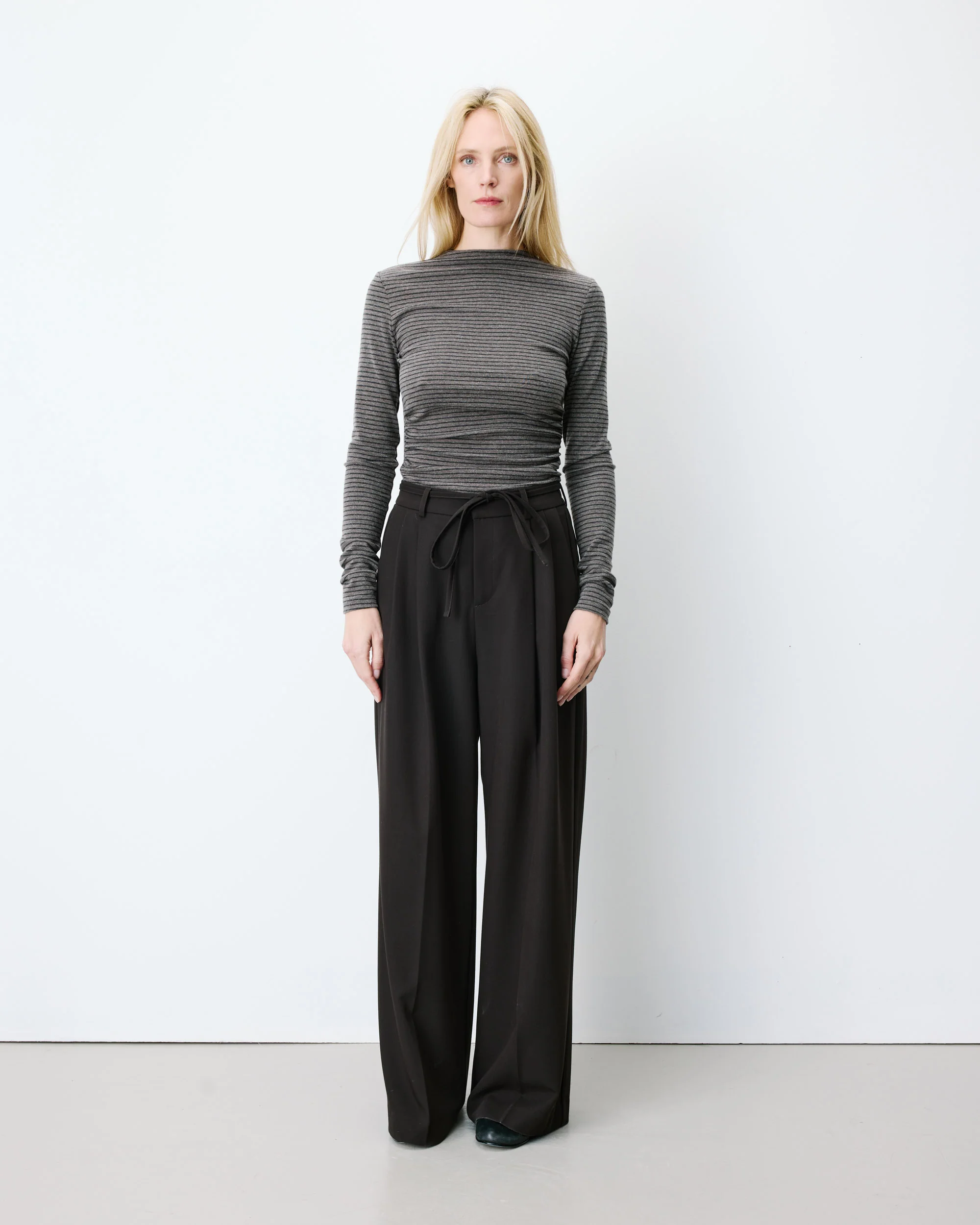 FW2613040-CHOCOLAT___P2 Pantalon tailleur ample ceinture nouable chocolat Ardoise